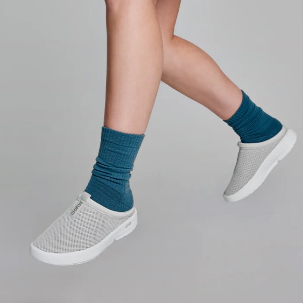 NWT OOFOS Women's “OOcoozie” Sport Mule 8.5 / White & Gray BRAND
